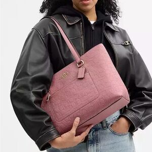 Coach station Tote Bag in signature leather. Authentic Bag. NWT